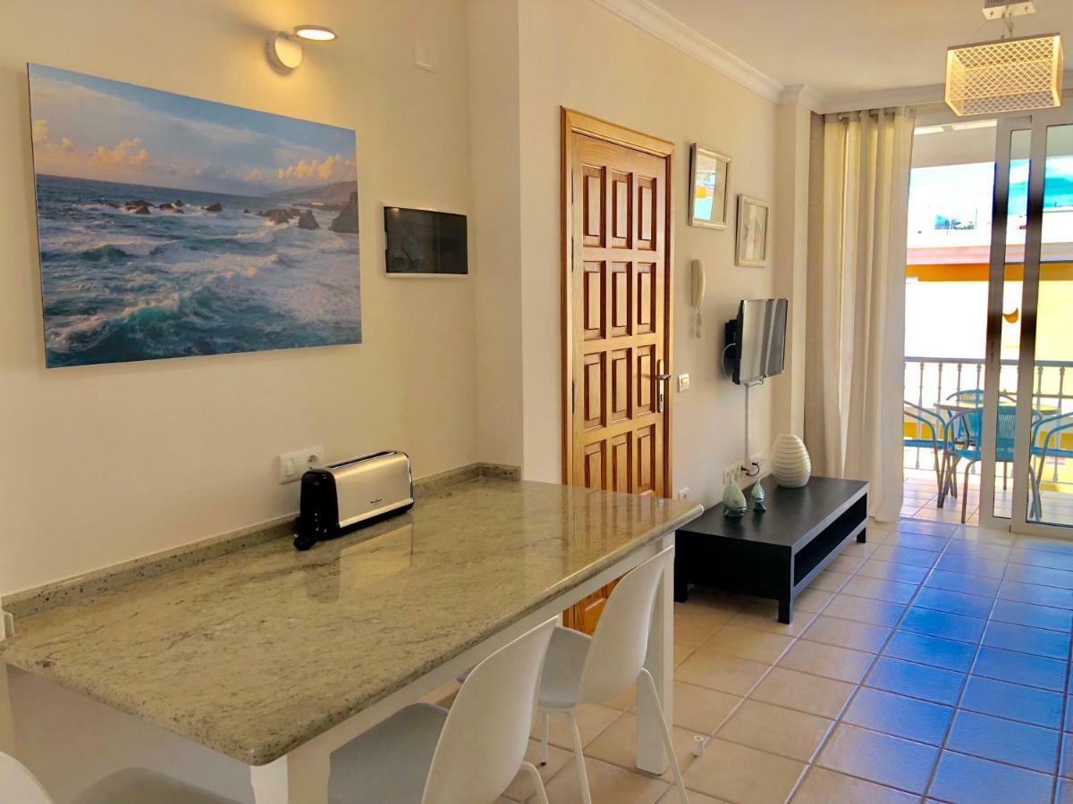 Apartamentos El Faro Puerto De Naos Esterno foto