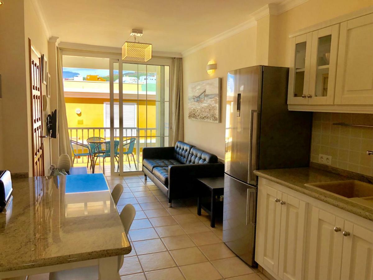 Apartamentos El Faro Puerto De Naos Esterno foto