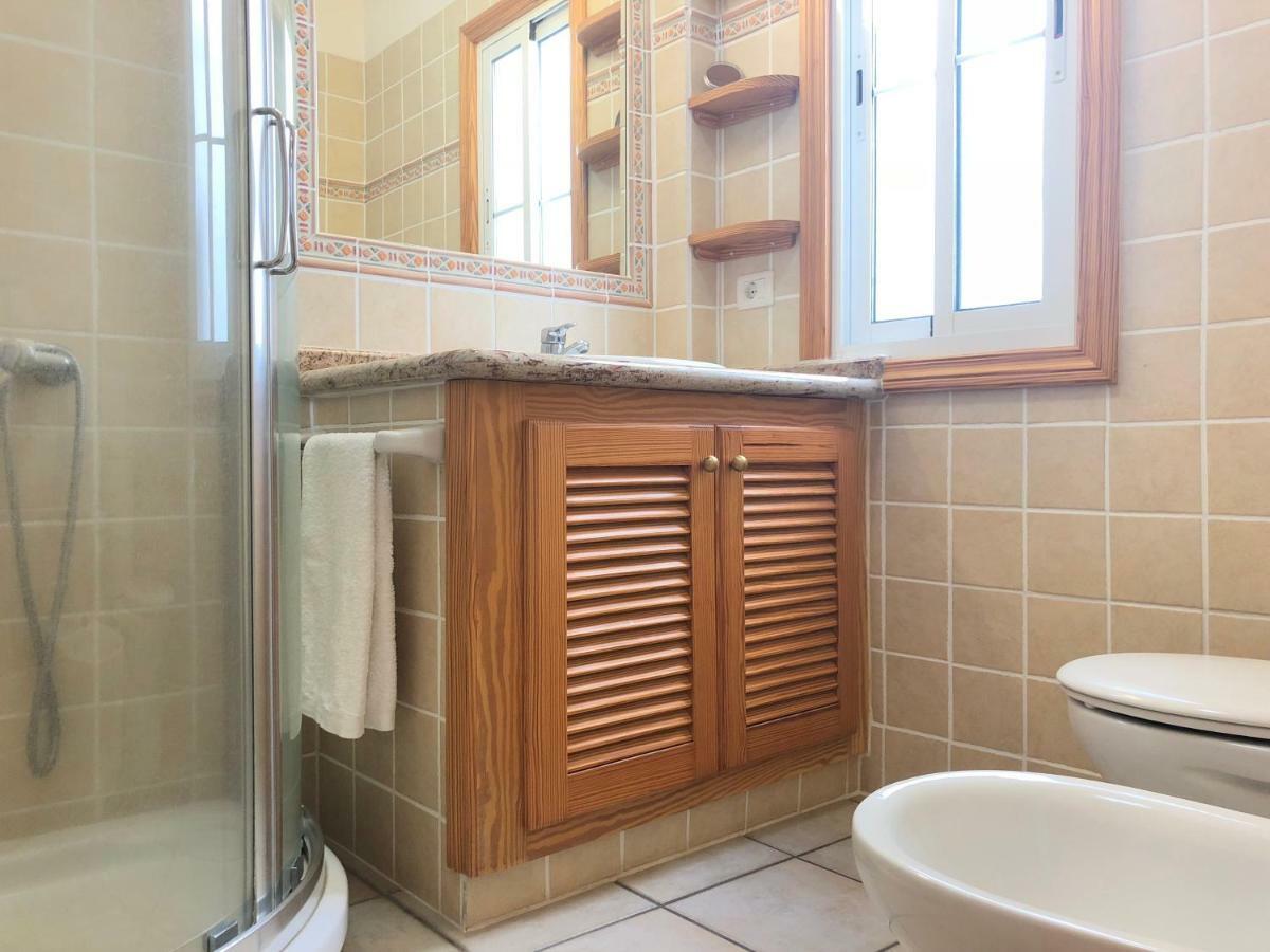 Apartamentos El Faro Puerto De Naos Esterno foto