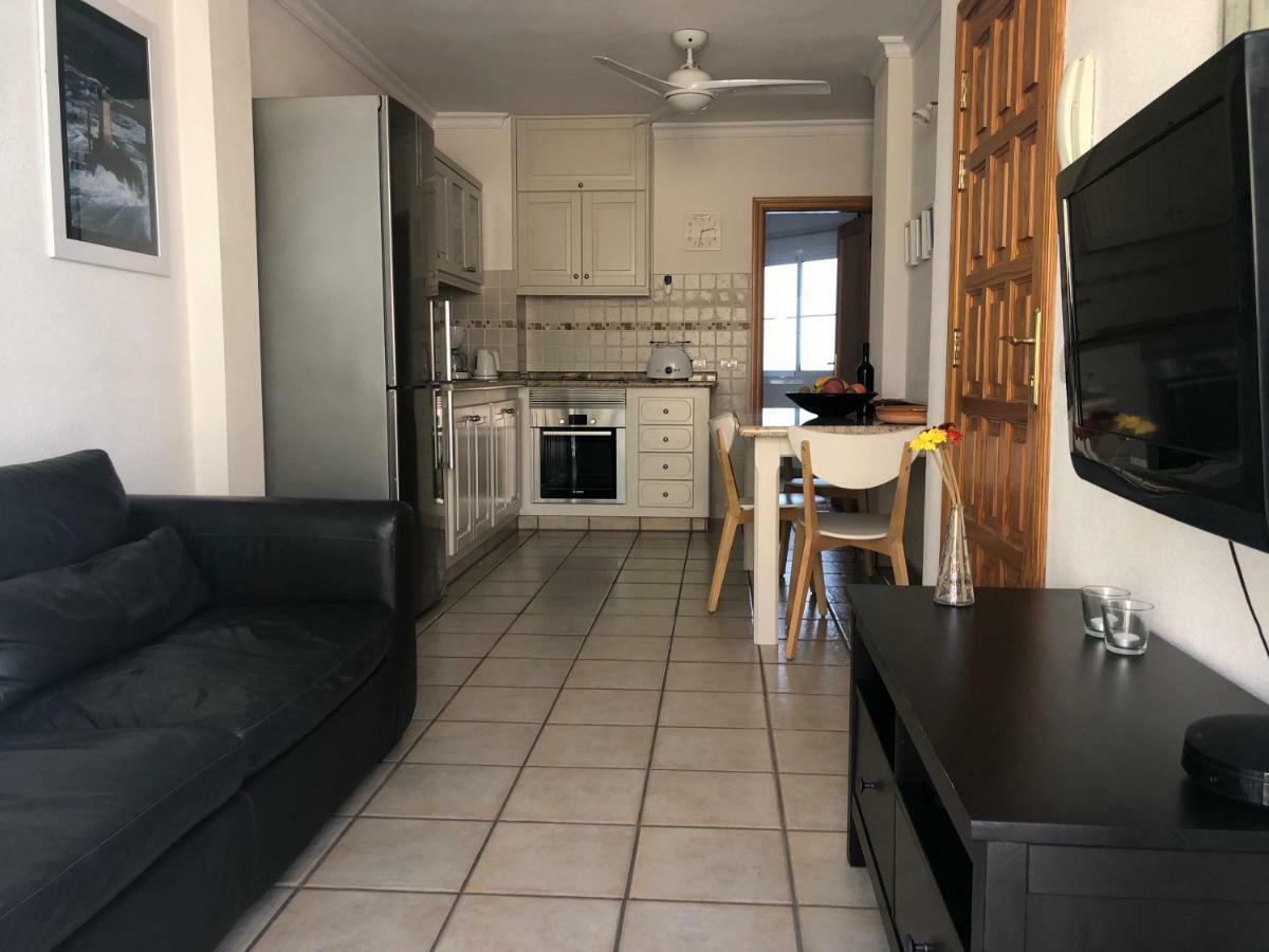 Apartamentos El Faro Puerto De Naos Esterno foto